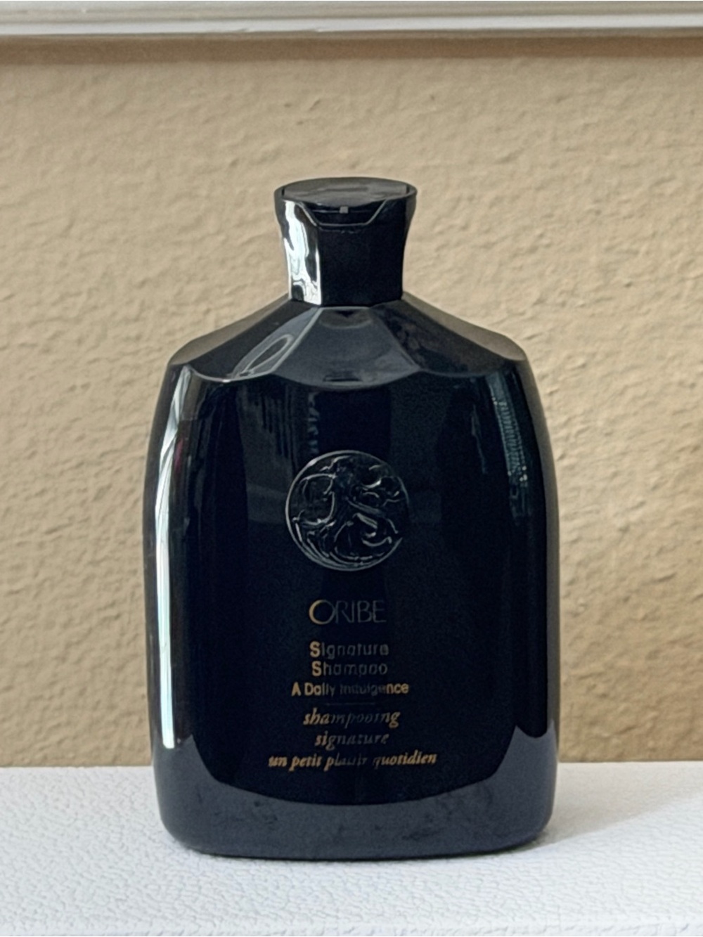 Full size -Oribe Signature Daily Indulgence Shampoo - NWOB 250ml-